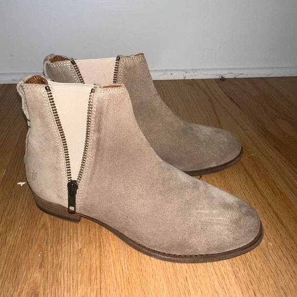 NWOT FRYE CHELSEA ZIPPER BOOTIES - Picture 8 of 10